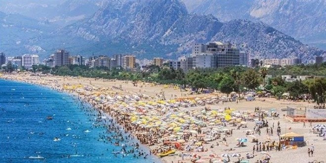 Aşı ve 'güvenli turizm sertifikası'nın etkisi: İngiltere yasağı kaldırıyor