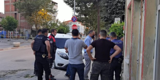 Çaldığı araçla kaçarken polisle çatışan şahıs teslim olmadı, intihar etti