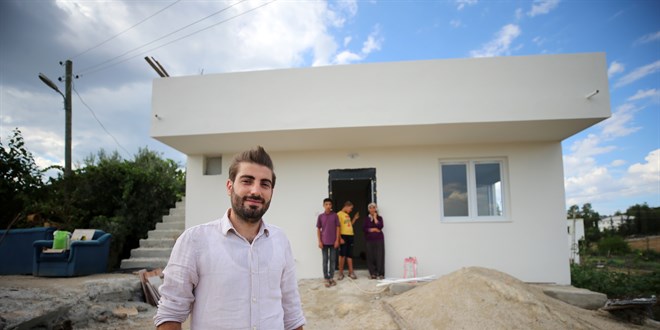 Olcay öğretmen topladığı yardımlarla öğrencisine ev yaptırdı