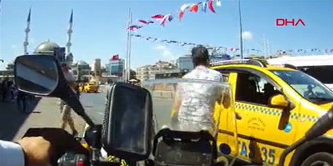 Taksimetreyi açmadan pazarlık yapan taksici turistleri mağdur etti