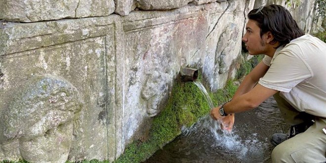 2 bin yıllık lahitten 150 yıldır su akıyor