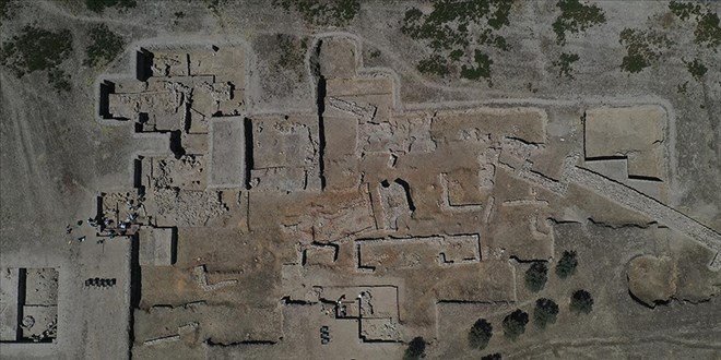 Tepecik Höyüğü'nde 3500 yıllık 'seramik fırın' bulundu
