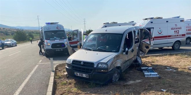 Ambulans ile hafif ticari ara� �arp��t�: 7 yaral�