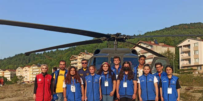 Bakan Soylu'dan gönüllü gençlere helikopter gezisi jesti