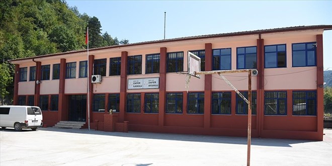 Bart�n'da sel b�lgesindeki okul e�itime haz�r hale getirildi