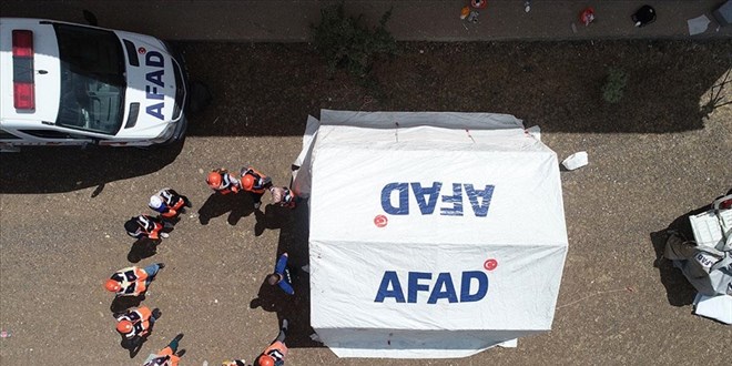 AFAD deprem blgesi Bingl'de gnllleriyle gleniyor