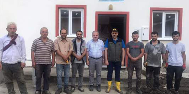 Vali açıkladı: Selzede yaşadıklarına rağmen sofra kurarak ağırladı