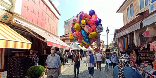 Günde 10 kilometre yürüyerek 6 bin lira kazanıyor