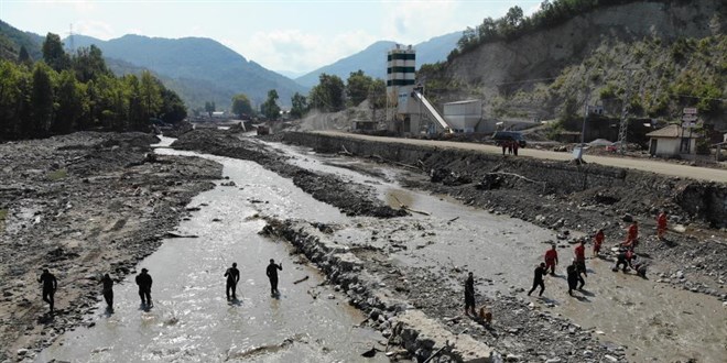 Sel felaketi sonrası kayıp ihbarı yapılan 16 kişi didik didik aranıyor