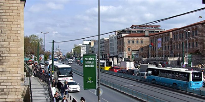 stanbul'un trafii en youn olduu blgelerden Ordu Caddesi, yayalatrld