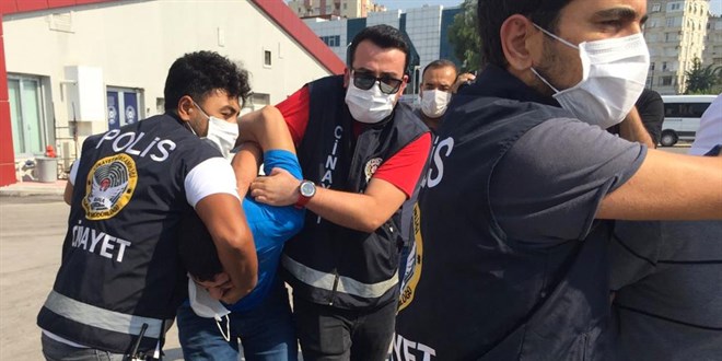 Eski sevgilisiyle arkada� olan �ahs� �ld�rd�