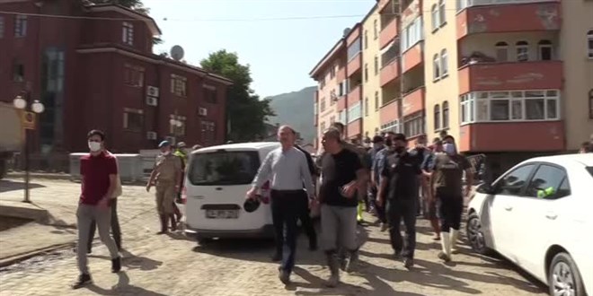 Bakan Soylu, selden etkilenen Bozkurt'ta incelemelerini sürdürdü