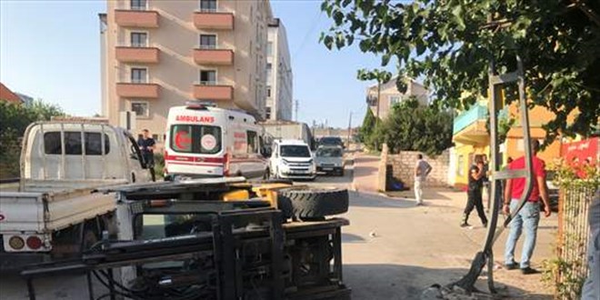 Bilecik'te ayd�nlatma dire�ine �arpan forklift devrildi: 1 �l�