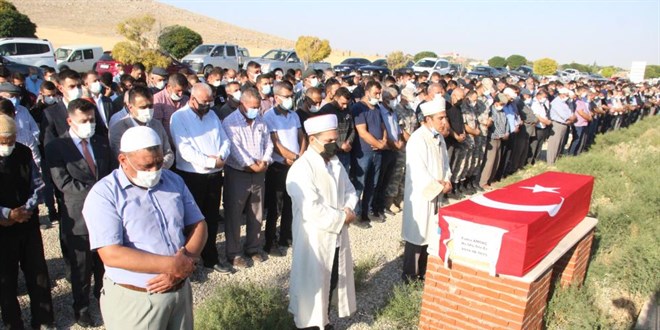 Kazada hayat�n� kaybeden s�zle�meli er topra�a verildi