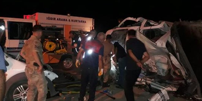 Köpeğe çarpmamak için aracıyla manevra yapan sürücü kazada öldü