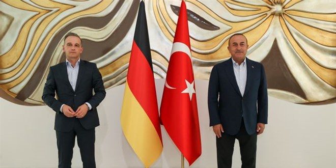 Çavuşoğlu'dan Afganların Türkiye'de tutulacağı iddiasına yanıt