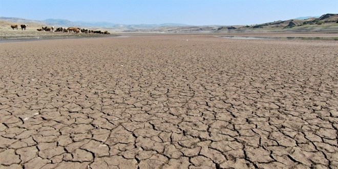 Kurakl�k alarm�: 64 kilometrekarelik baraj ��le d�nd�