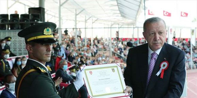Erdoğan: 15 Temmuz'dan sonra 21 bin kişinin TSK'dan ilişiği kesildi