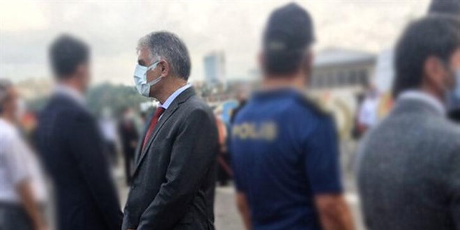 Cumhurbaşkanı Erdoğan'ın mesajı okunurken sırtını döndü