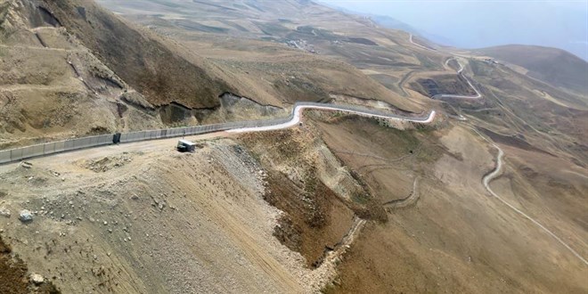 İran sınırına 43 kilometre duvar örüldü