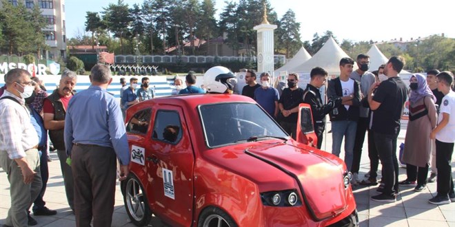 İHL'li öğrenciler elektrikli araba üretti, Elon Musk'ın Tesla'sına rakip çıktı