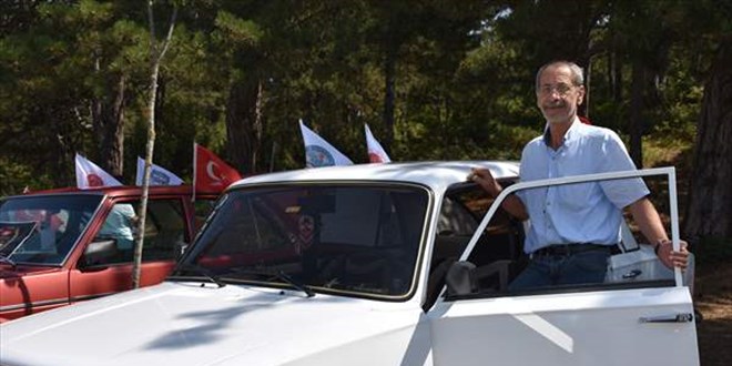 1975'te sıfır kilometre aldığı 'Hacı Murat'a gözü gibi bakıyor