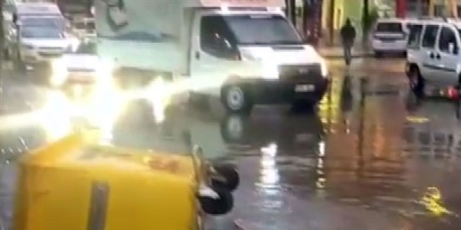Ankara'da kuvvetli sağanak su baskınlarına neden oldu