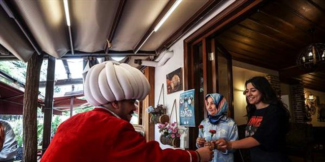 Zabıtadan nostaljik kıyafetlerle 'tarihi' denetim