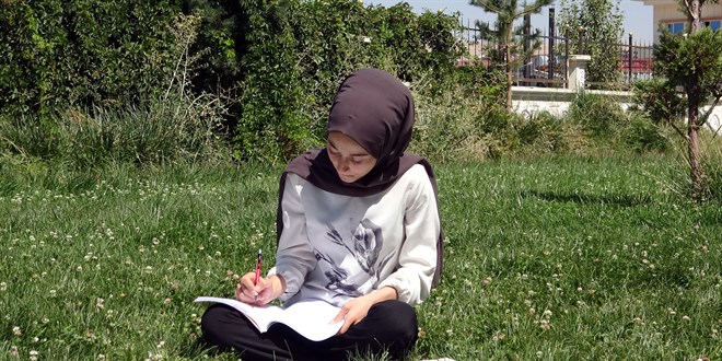 9 yıl dışarıdan okuyan Sema eczacılık fakültesini kazandı