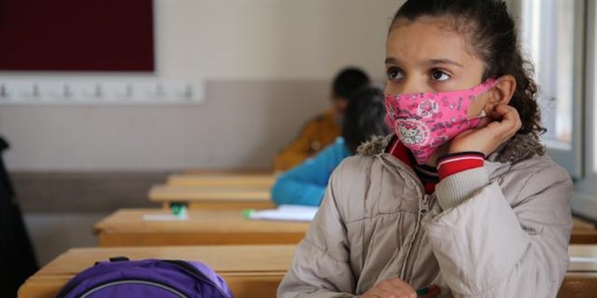 Eğitimcilerin yüzde 58'i okulların tam zamanlı açılmasını destekliyor