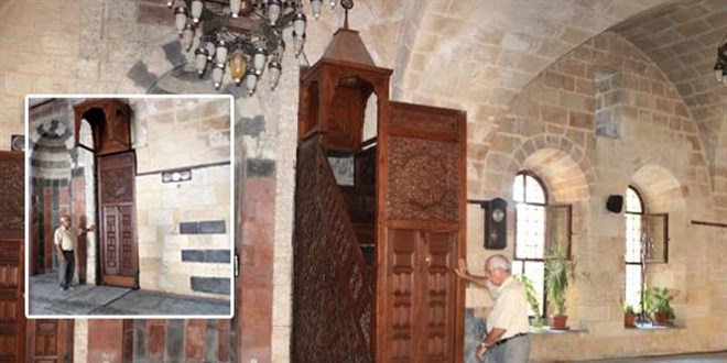 7 asırlık camiye raylı minber