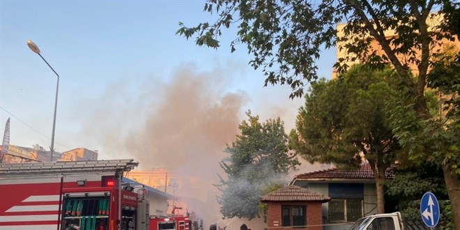 Çatının çökmesi nedeniyle yaralanan itfaiye eri hastanede tedavi altına alındı
