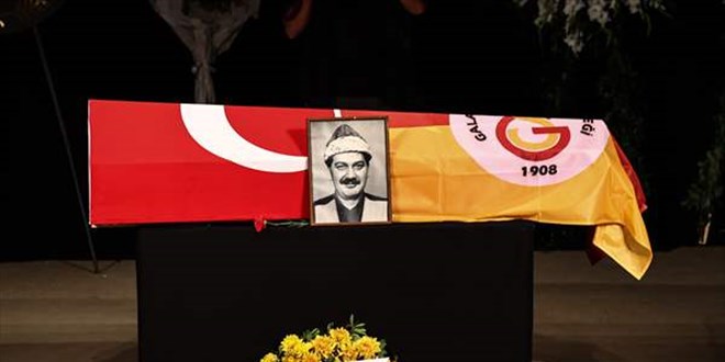 Usta tiyatrocu Ferhan Şensoy son yolculuğuna uğurlandı