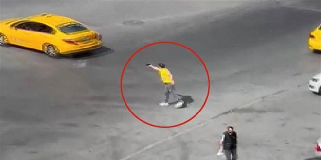 Bağcılar'da tartıştığı taksicinin arkasından böyle ateş etti
