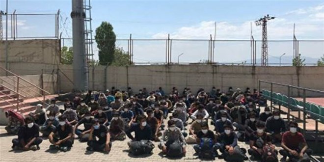 Sınırı geçmeye çalışan 113 Afgan göçmen yakalandı
