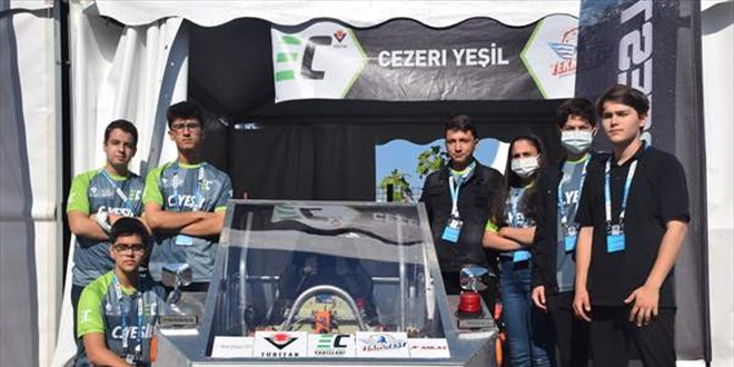 Lise öğrencilerinin geliştirdiği elektrikli araçlar yarış pistinin 'enerjisini' yükseltti
