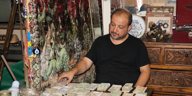 Harcamayanların parasını biriktiriyor