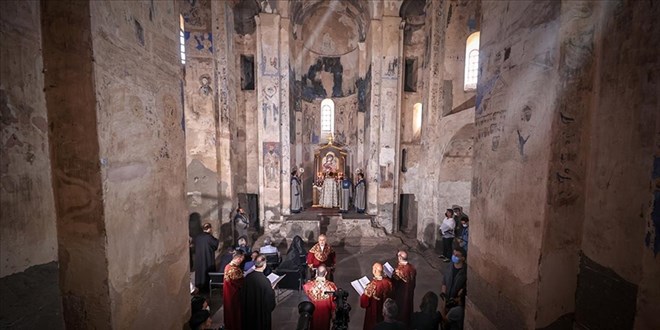 Akdamar Kilisesi'nde 9. ayin yapıldı