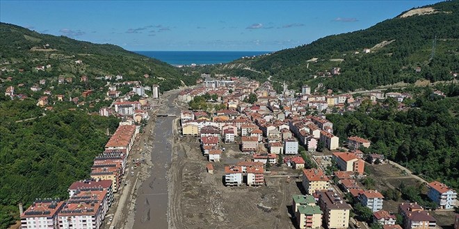 Bozkurt'ta ekipler 25 gündür selin izini silmeye çalışıyor