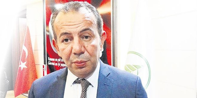 'Benim annem de tesettürlü, incinen hanımefendilerden özür dilerim'