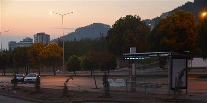 Delil olarak sunulan fotoğrafta durak gözükmeyince park cezası iptal edildi