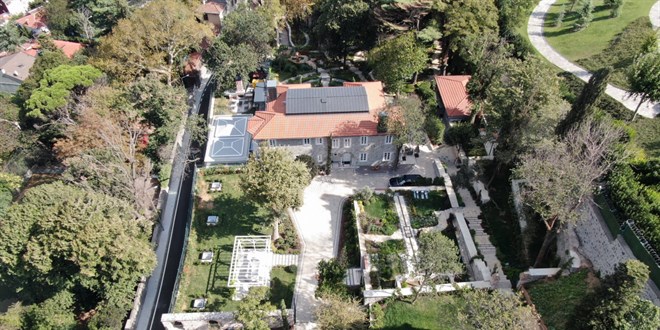 İmamoğlu, şehitlik arazisi üzerine yapılan lojmana yerleşti