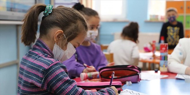 Mersin'de, ders sürelerini kısaltan karar iptal edildi