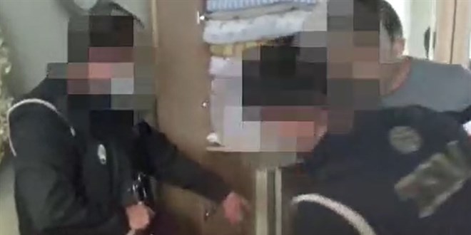 Aranan FETÖ'cü Erzurum'da evindeki gizli bölmede yakalandı