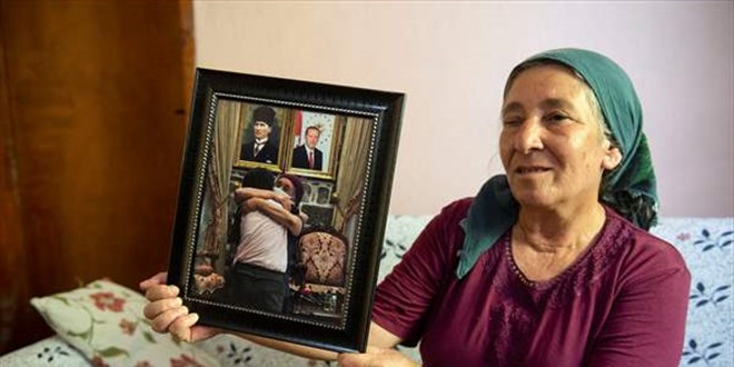 Tuncelili anne PKK'dan kaçan evladına kavuşmanın mutluluğunu yaşıyor