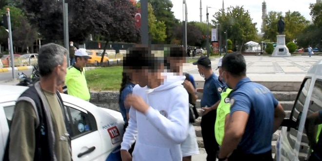 Edirne'de 4 erkek cinsel organlarını gösterdi! Sapıklar yakayı ele verdi