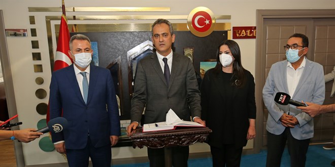 'Kovid-19 vakası nedeniyle kapatılan okul bulunmamaktadır'