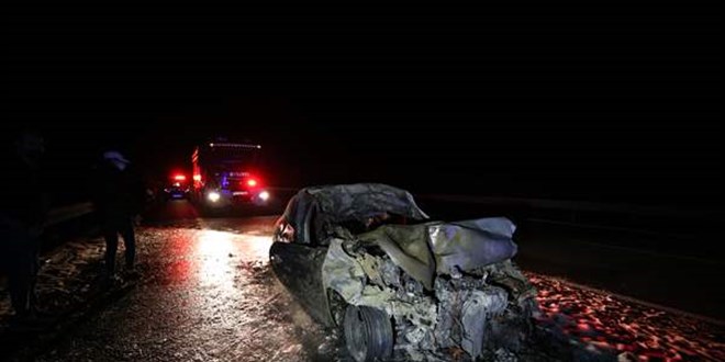 Balkesir'de  aracn kart trafik kazasnda 2 kii hayatn kaybetti