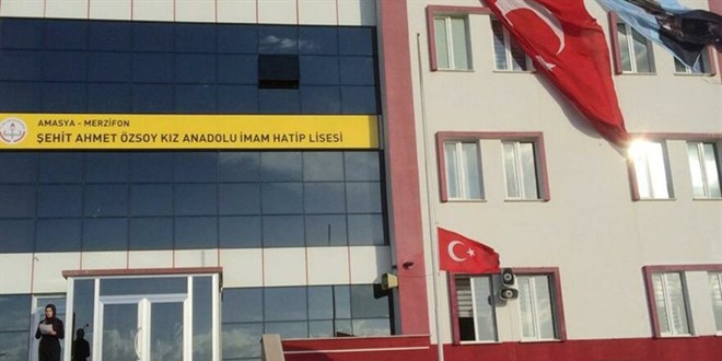 Müdür ve eşinden, müdür yardımcısına şikayet dayağı