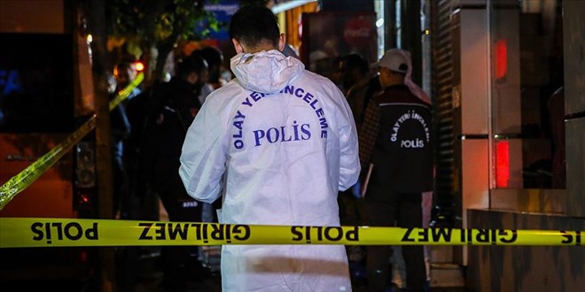 Bayrampaa'da korkun cinayet! Annesini baklayarak ldrd